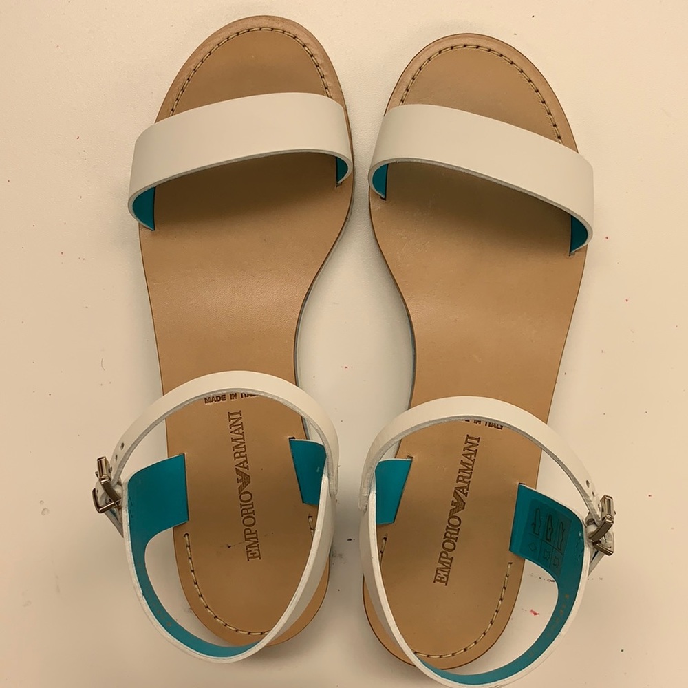 Flat sandals